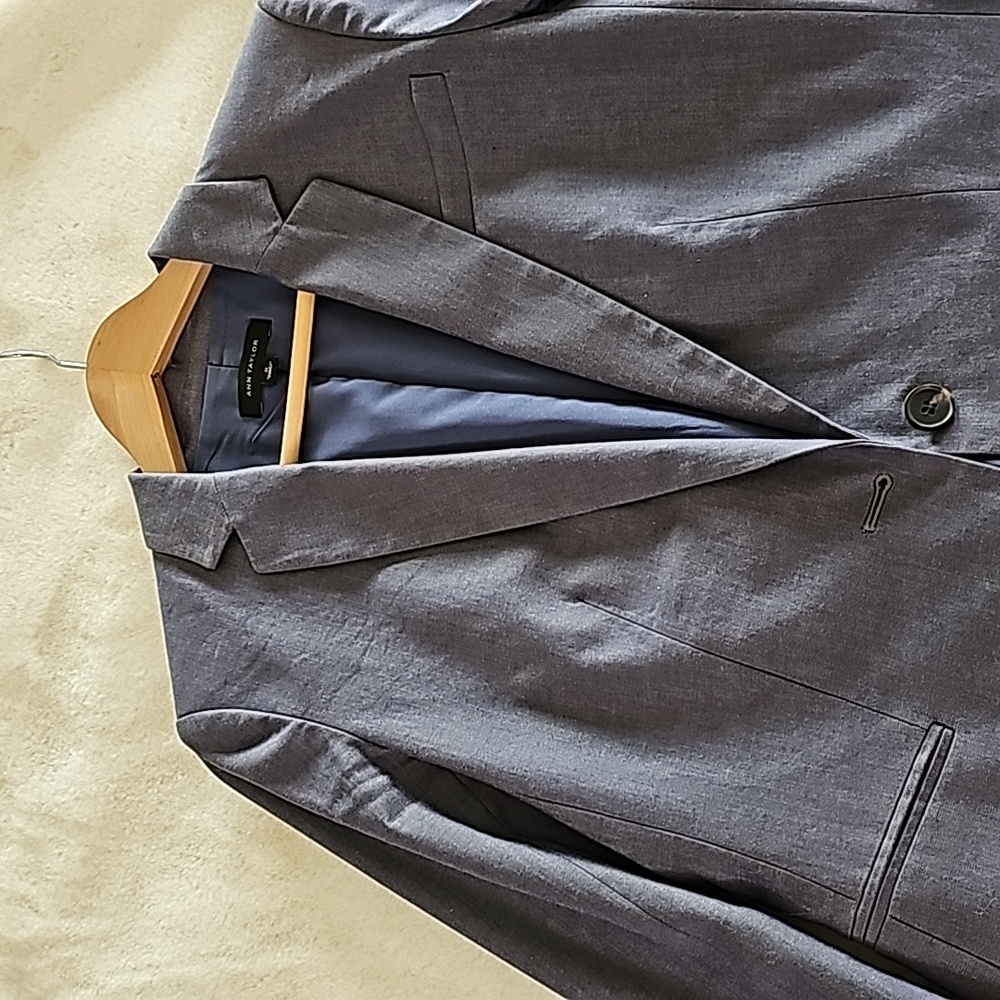 EUC Ann Taylor single button blazer size 8